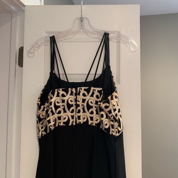 Women’s Lenovia Gown - Picture 3 of 4